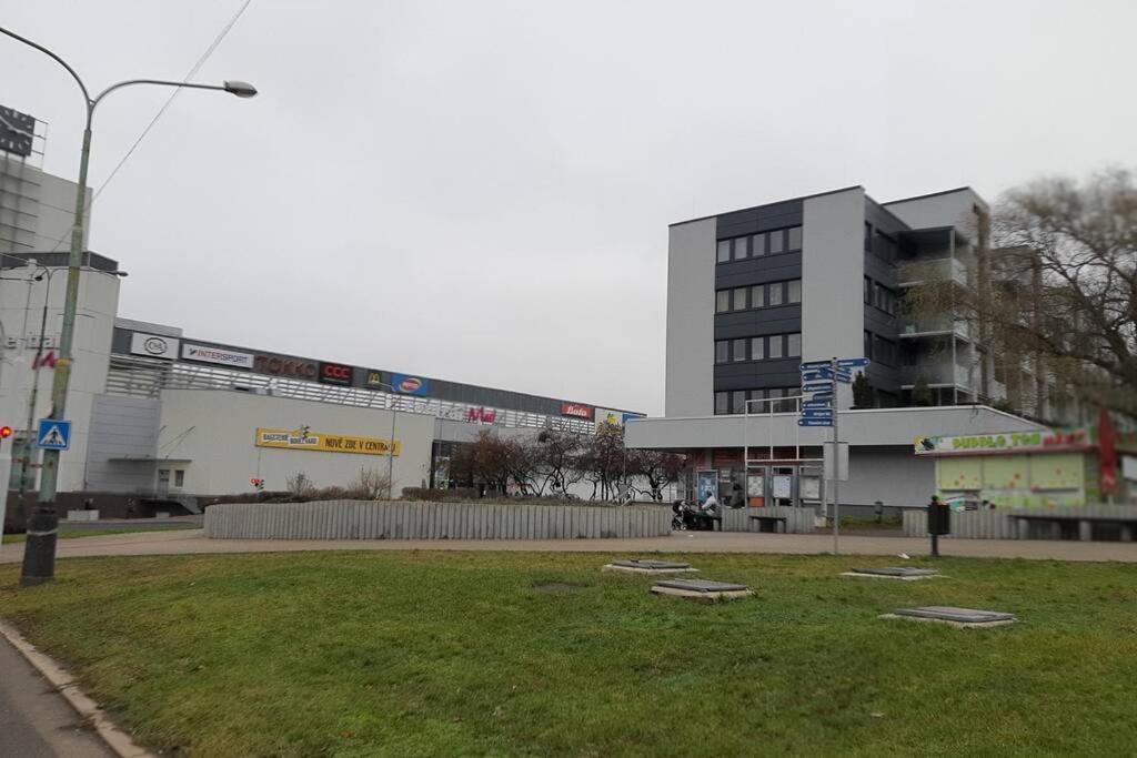 Prague Apartment In Most Near Golf Club, Aqua-Hipo-Autodrom In Most Ngoại thất bức ảnh